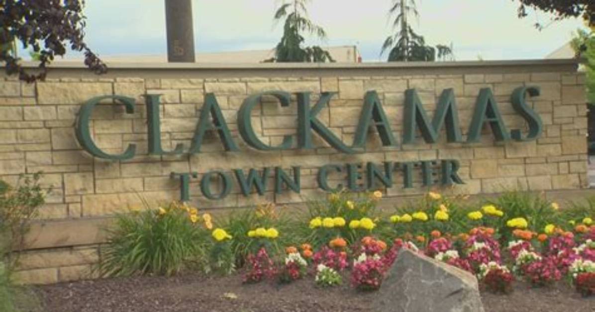 When Does Clackamas Mall Open?
