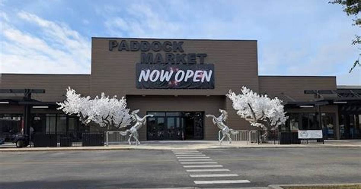 When Does Paddock Mall Open?