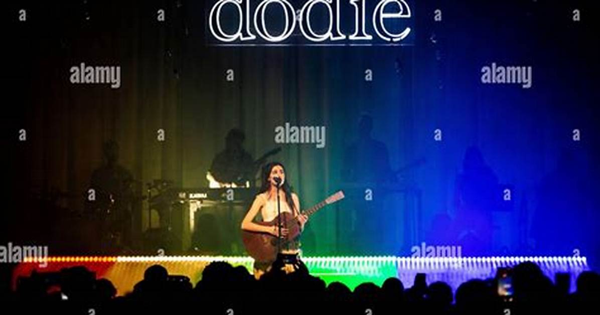 Where Does Dodie Live?